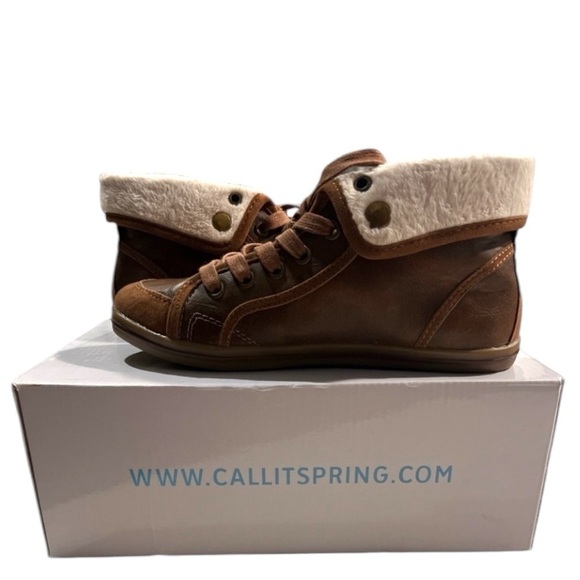 Call it Spring Urias Cognac Girls Size 6 Vegan Faux Fur Lined Lace Up Boots NIB - Picture 2 of 16